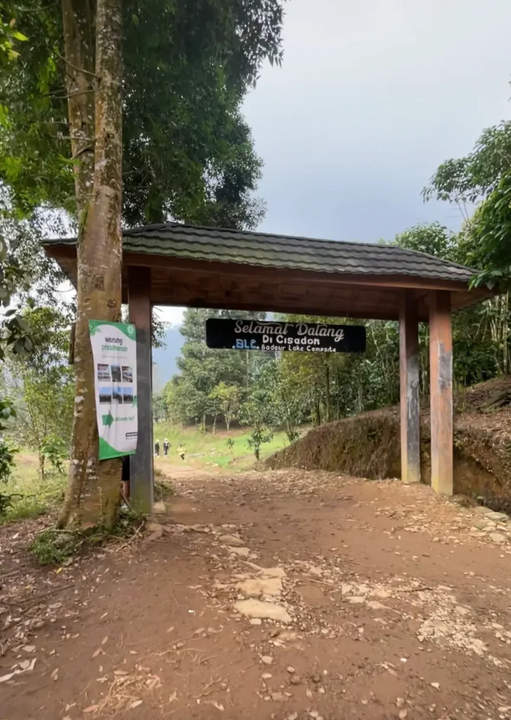Gerbang Selamat Datang di Cisadon Bogor